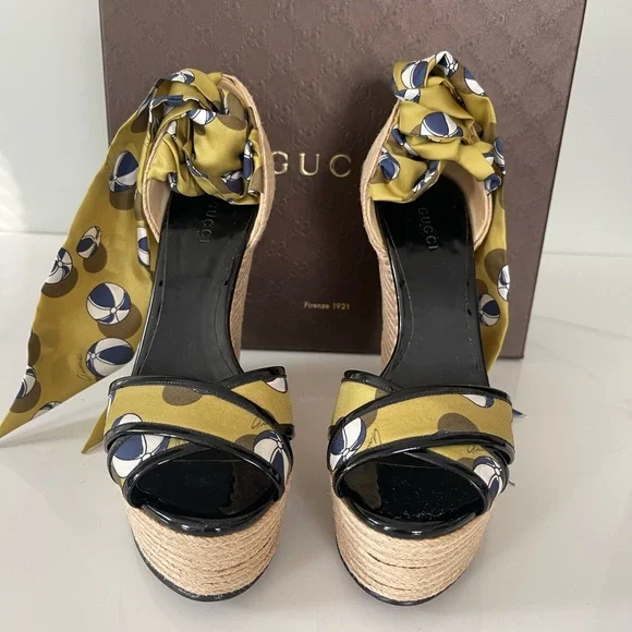 AUTHENTIC GUCCI RESORT COLLECTION WEDGES - Picture 5 of 11
